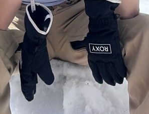 My daughter's Roxy snow gloves